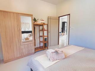 High Ceiling Designer Stay 2 BR in Desirable Area - 5