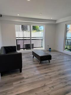 Ground Floor USC Private Suite and Bath Fast Wifi and Onsite Laundry Monthly All Included - 2