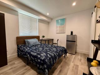 Ground Floor USC Private Suite and Bath Fast Wifi and Onsite Laundry Monthly All Included - 1