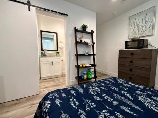 Ground Floor USC Private Suite and Bath Fast Wifi and Onsite Laundry Monthly All Included - 0