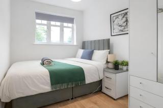 Central Wigan Large House - Ideal for Contractors & Families - 0