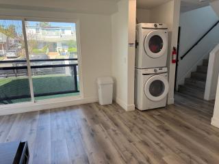 Ground Floor USC Private Suite and Bath Fast Wifi and Onsite Laundry Monthly All Included - 8