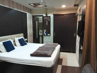 Collection O by OYO Clock Tower Ludhiana Formerly Hotel City Night - 9