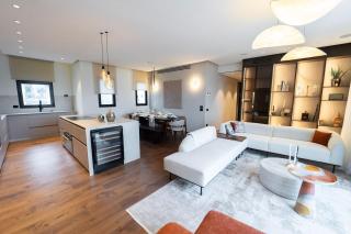 Luxury 4BR Penthouse - 3