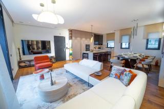 Luxury 4BR Penthouse - 9