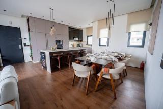Luxury 4BR Penthouse - 1