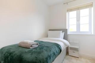 Free Parking in Warrington, Ideal for contractors, Pool Table, Long stays - 6