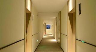 City Comfort Inn Wuhan Optics Valley OuYada Yangjiawan Metro Station - 6