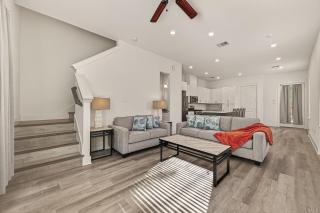 Cozier Retreat | Near Downtown & Galleria - 0