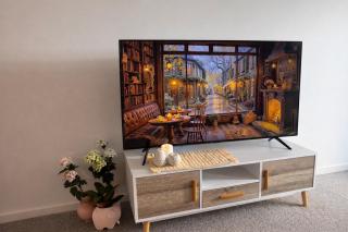 Modern 2BR 2Bath with Balcony near ANU & City Quiet Stay Free Parking - 5