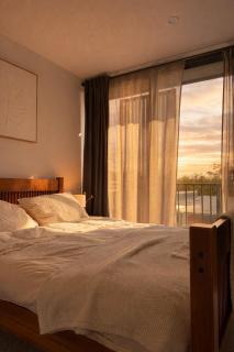 Modern 2BR 2Bath with Balcony near ANU & City Quiet Stay Free Parking - 6