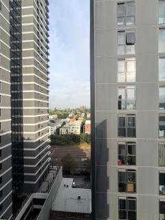 Stylish Designer Stay in Sth Yarra & Balcony Views - 3