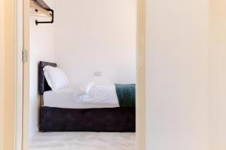 FREE parking, LARGE House for Contractors & Families, Sleeps 7, 25 mins to MANCHESTER & LIVERPOOL - 2