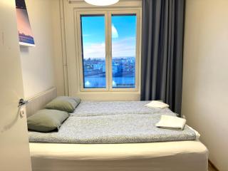 Big 3-Bedroom with Sauna, balcony, FREE parking - 7