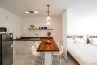 0 Min to Subway, Hongdae Main Street - 2