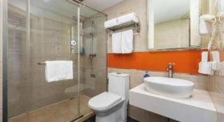 7 Days Premium· Zhoushuizi Airport Wal-Mart - 5