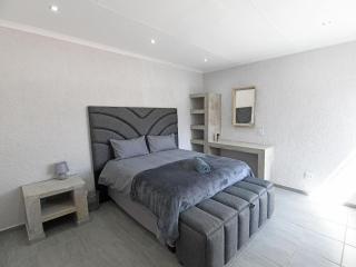 Soliha Guesthouse - 8