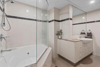 City Skyline! Level 37 CBD with Free Park, Pool, Gym - 5