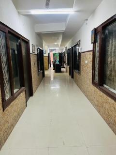 Hotel Happy Stays - Saket IGNOU RD - 1