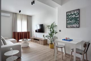 Cozy Apartment steps away from Acropolis and the Metro Station by Lumen Living - 8