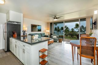 Island Surf #502 Great Location, Ocean View, Across from Kalama Park, A/C - 2