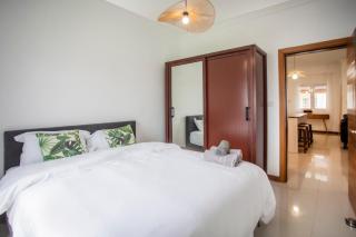 Walk to Beach Stylish two-bedroom in Pereybere - 9