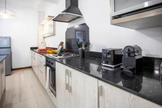 Walk to Beach Stylish two-bedroom in Pereybere - 1
