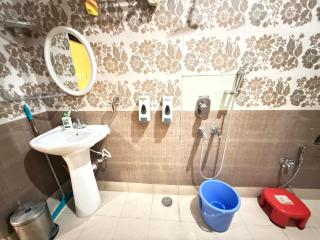 The Comfort Crest - Home Stay 2 Bedroom Family Suite with Living room - 3