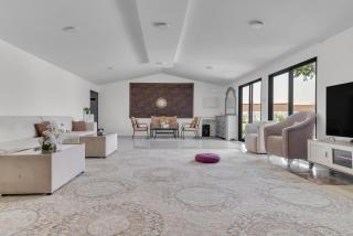 Farm Near RAK Airport 2 Heated Pools BBQ 4BR 10 extra mattress - 8