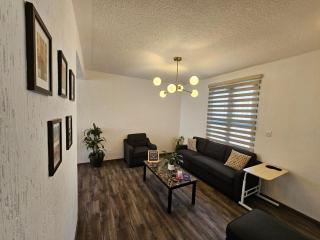 Executives or Family House Near the Arches Downtown at 6 min - 7