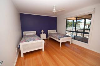 Cambroe - Lakes Entrance - 6