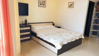 Garden of Eden Large Studio Olivia - 9