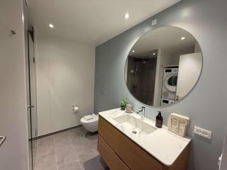 Luxury Apt with Harbor Views 2 - 4