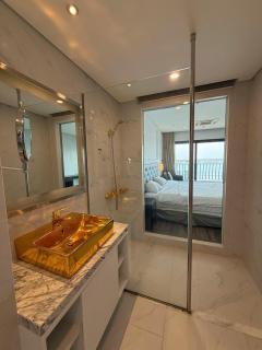 5-Star Apartment with Bay View and Infinity Pool - 1