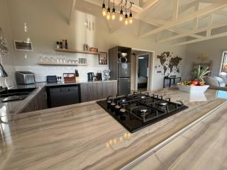 Elephant View Homestead - Hydrangea Cottage - 1