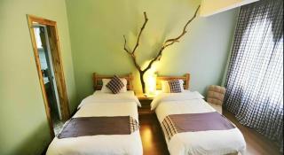 Spring Flowers Blossoming Hotel - 2