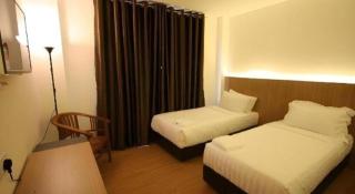 Place2Stay @ RH Plaza Hotel - 9