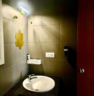 The Grand Palm Retreat with Skyline Suit in GIFT City, 2BHK, Luxurious, Pool, AC, Wifi - 2