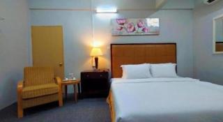 OYO 89922 The Sarina Hotel & Cafe - 5