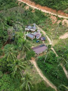 Tony's country clamping chalet with private bathroom - 5