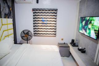 Dee Rocket Hotel & Lounge - 3