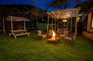 Beholden Stay & Cafe-Mountain View Boutique Stay in Old Manali - 5