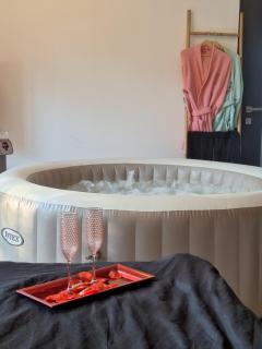 Suite avec Jacuzzi Proche Aix Marseille Aéroport Plage - 9