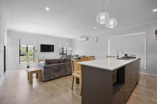 Premium Family Retreat in Logan Reserve - 0