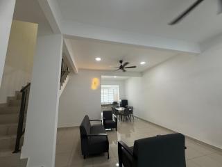 ALLURA Homestay - 1