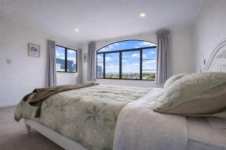 Orakei 5BR Retreat Near Mission Bay and CBD - 0