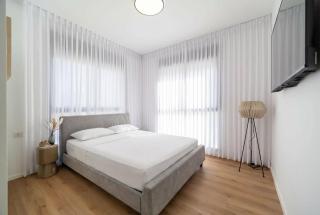 Luxury 5BR Penthouse Huge Sea-View Balcony l Mamad - 8