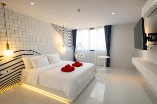 1 BR Studio with Ambient Glow, UTD 611 - 3