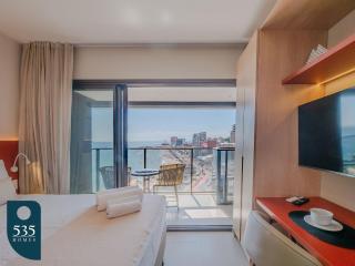 Desperte na Barra com vista ampla para a praia - 4