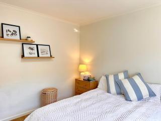 Melbourne 2 bedroom Bayside Retreat with bathtub- Near Westfield Shopping Center-Free Parking - 9